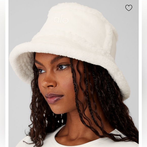 ALO Yoga Accessories - 🤍ALO🤍 IVORY Winter Fun Bucket Hat